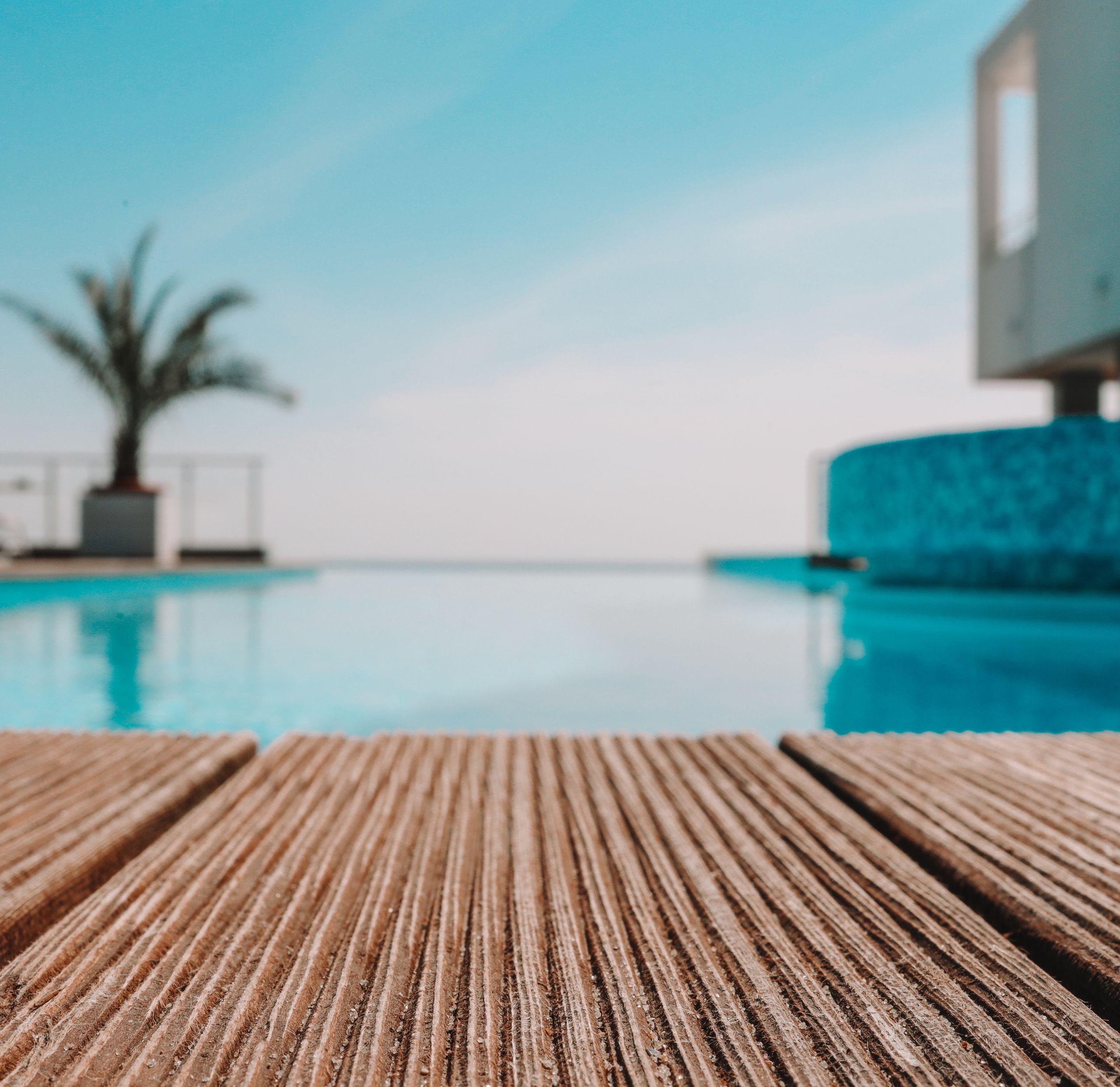 tarima flotante para piscina en Antequera