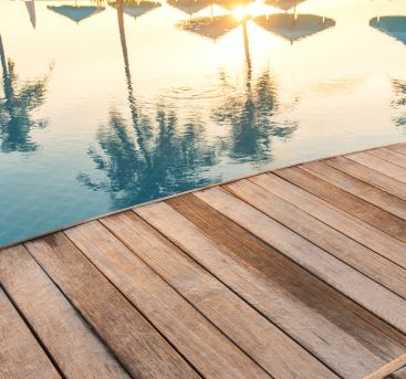 tarima piscina en Antequera